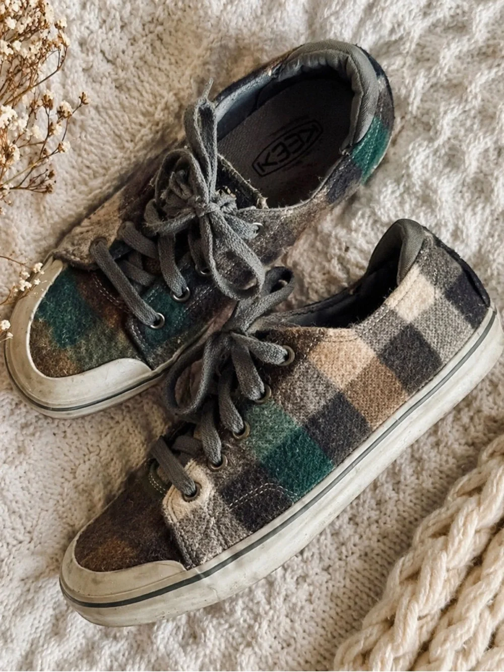 Hiking Shoes Keen Elsa Velvet Sneakers Women’s Size 7 Gray Lace Up Casual Shoes